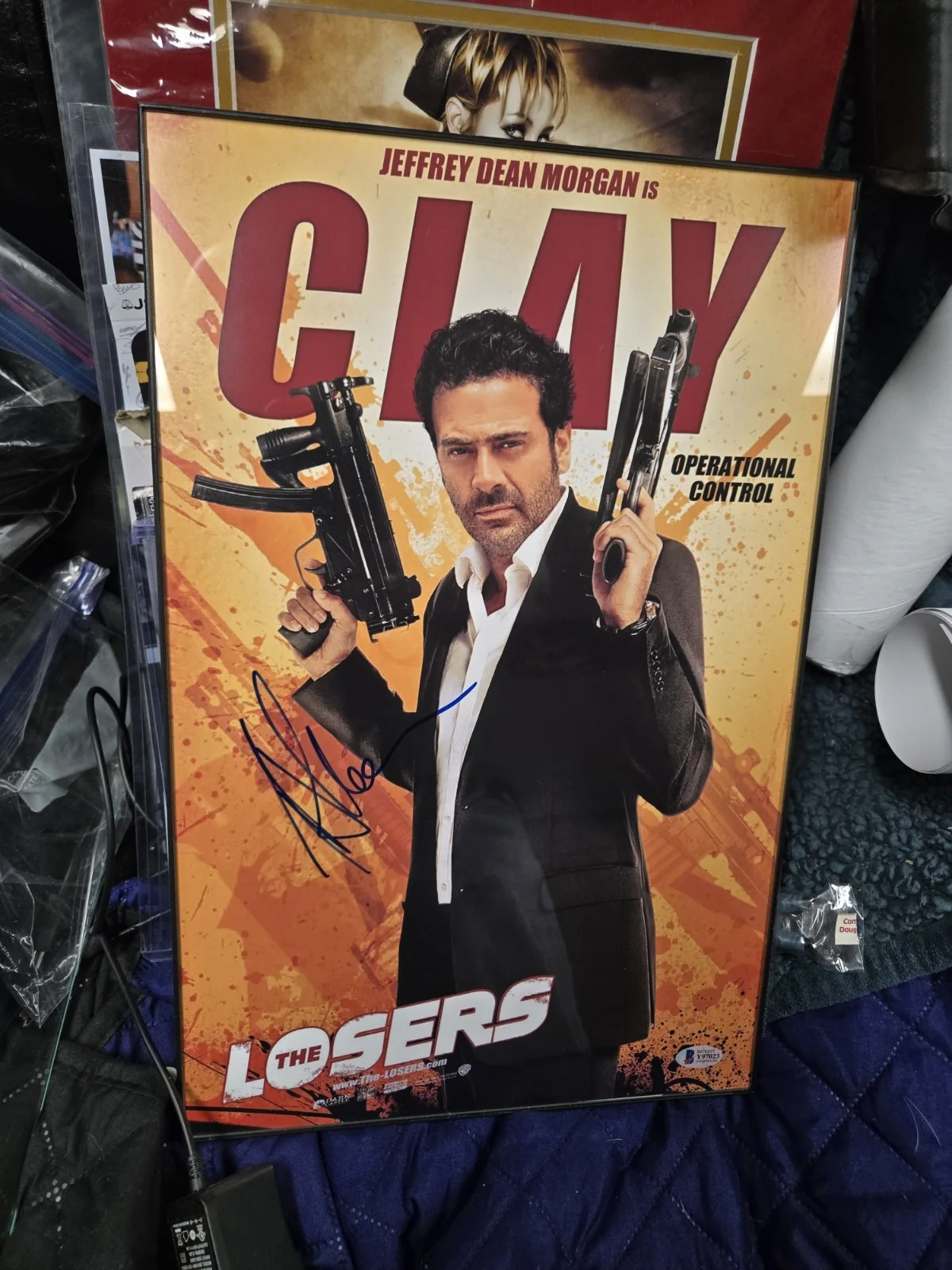 JEFFREY DEAN MORGAN — JEFFREY DEAN MORGAN signed CLAY the losers SIGNED 11x17 Beckett COA