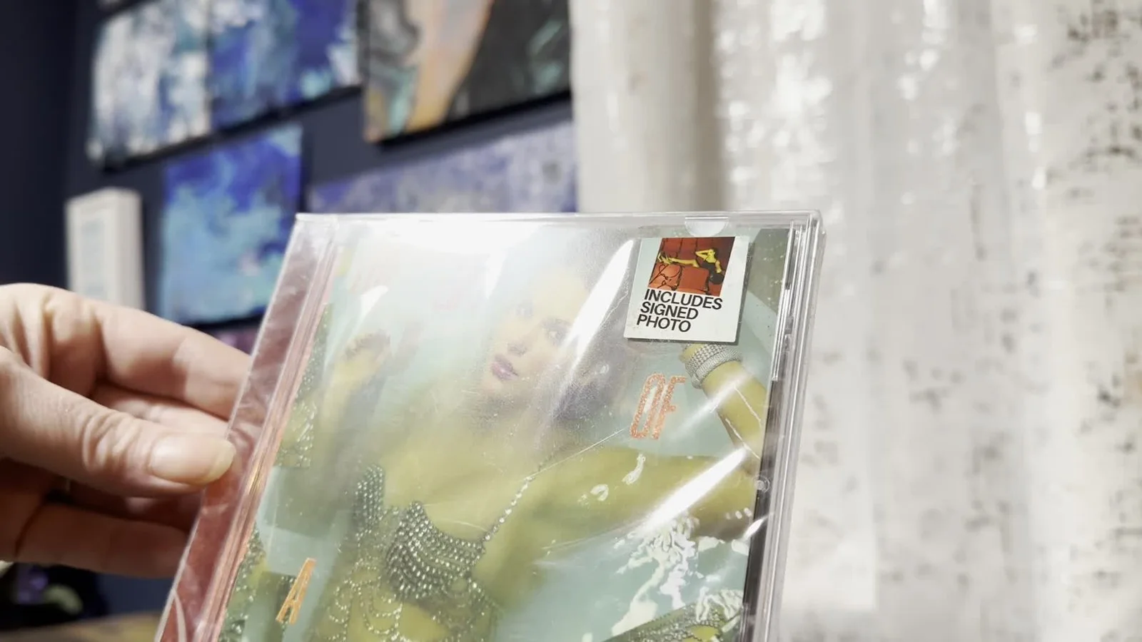 Taylor Swift | The Life Of A Showgirl CD With Hand Signed Photo 4, изображение 2