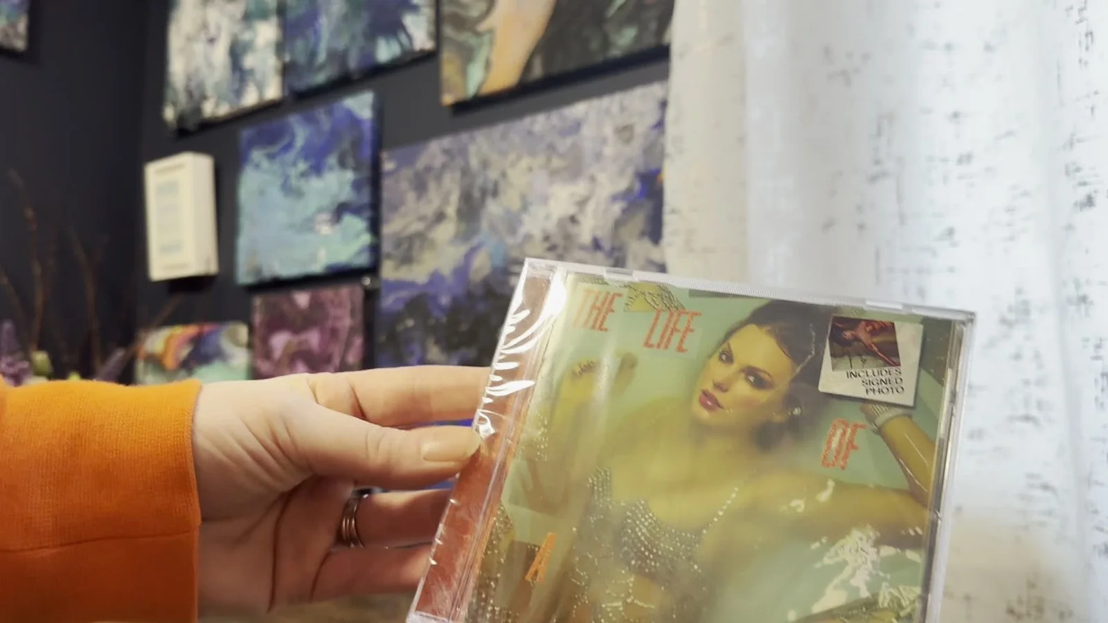 Taylor Swift Life Of A Showgirl CD With Hand Signed Photo 2, изображение 2