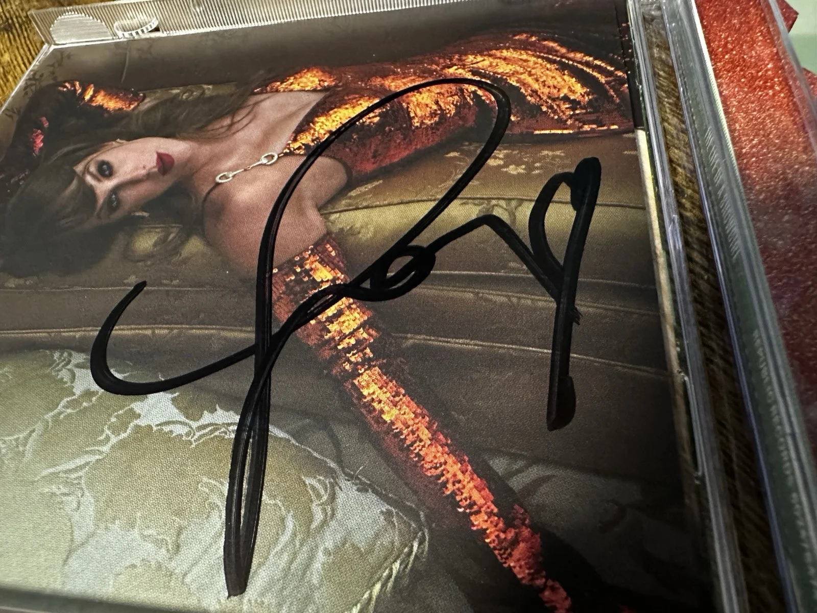 Taylor Swift Life Of A Showgirl CD With Hand Signed Photo 2, изображение 3