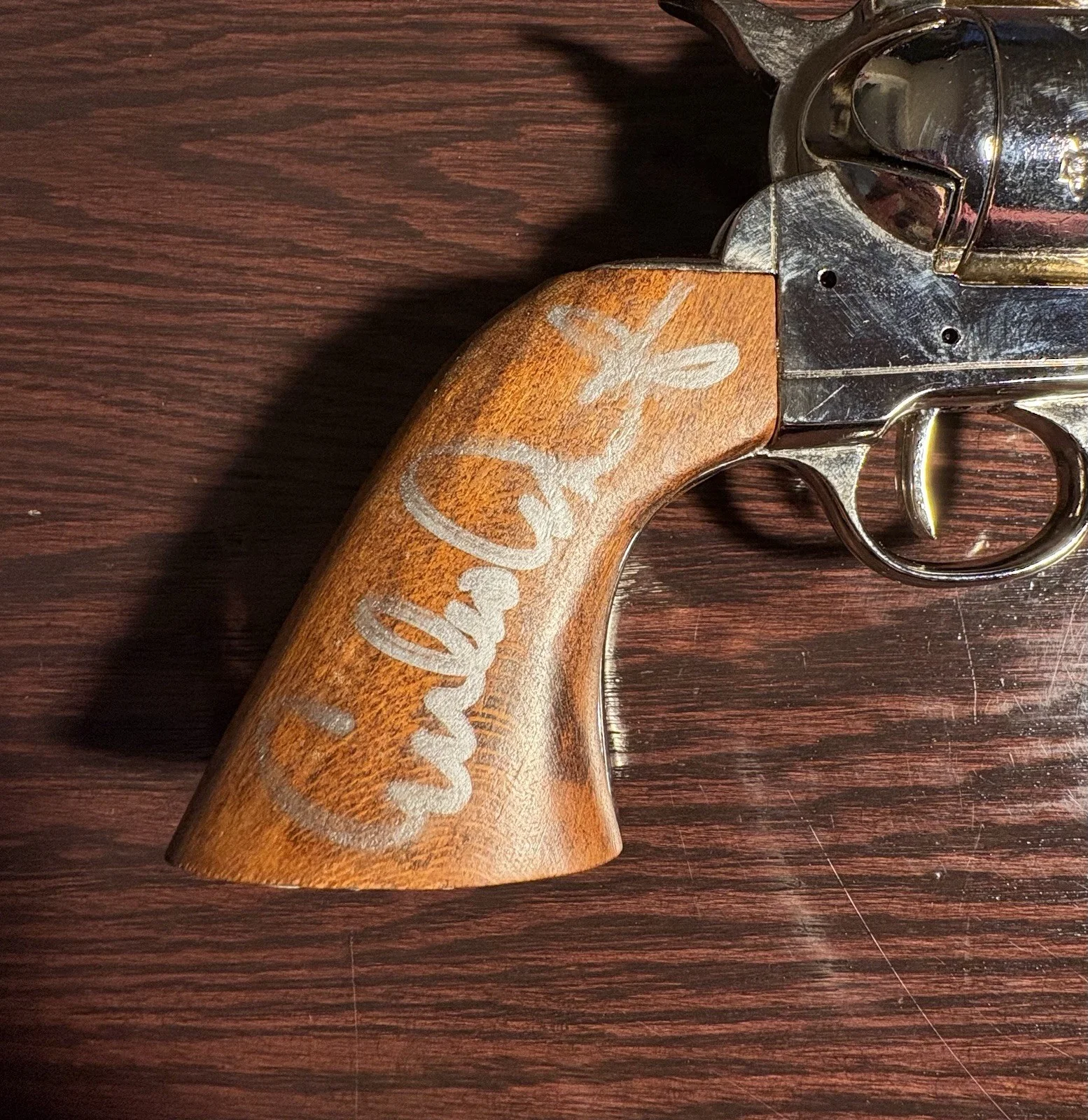 Emilio Estevez — Young Guns, Emilio Estevez, Signed Replica Gun, Radtke Sports Authentic, image 3