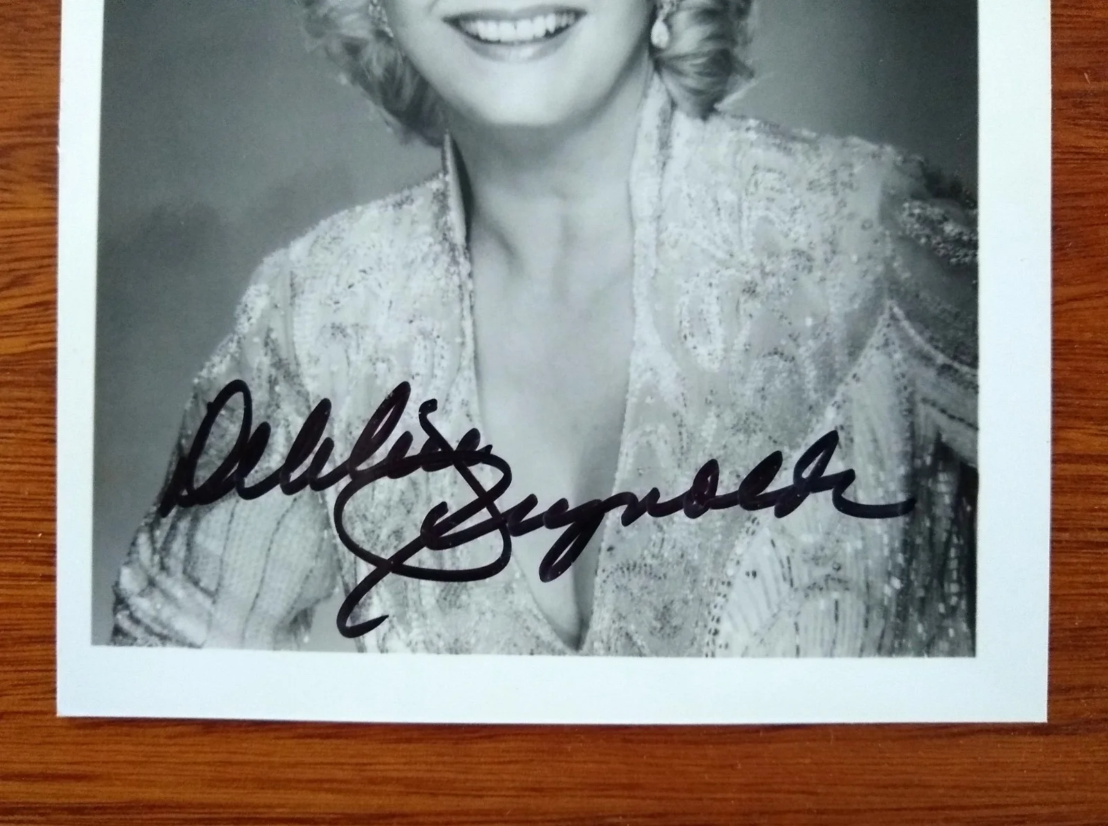 Debbie Reynolds — Debbie Reynolds Hollywood Actress Autographed B&W Movie Star Signed Glossy Photo, изображение 3