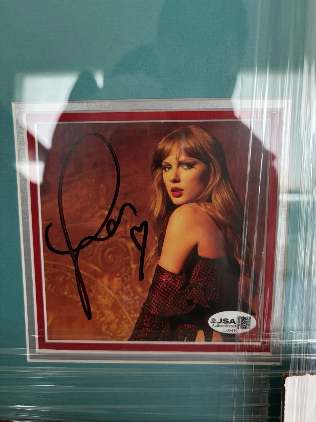 SIGNED Taylor Swift 33x30 Custom Framed Showgirl ALL PHOTOS Auto Display JSA COA, изображение 5