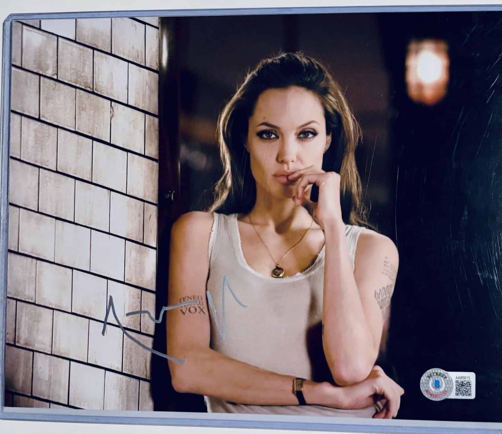 Angelina Jolie Signed 8x10 Beckett 2, изображение 2