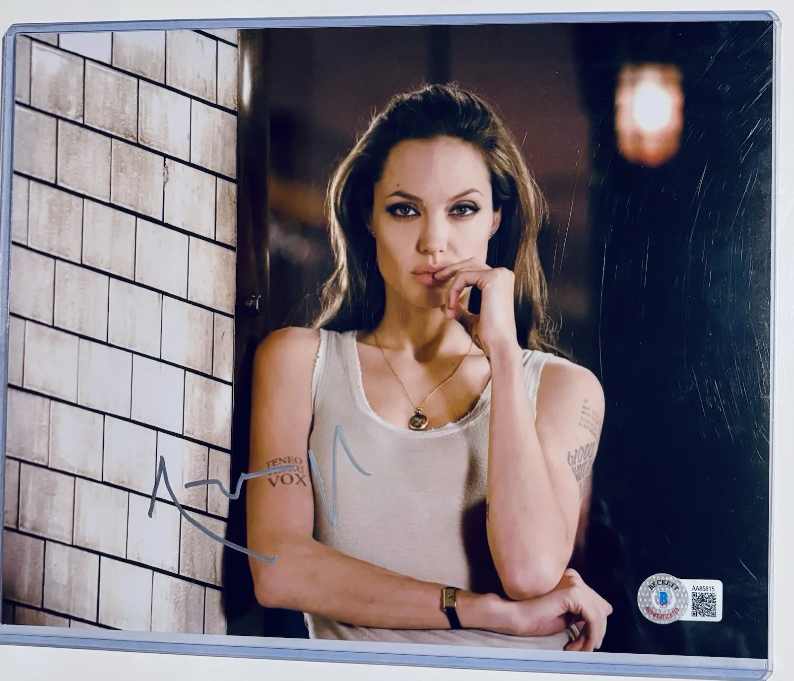 Angelina Jolie Signed 8x10 Beckett 2, изображение 3