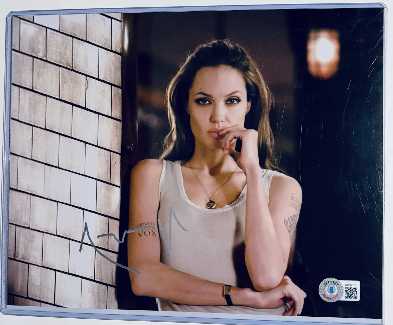 Angelina Jolie Signed 8x10 Beckett 2, изображение 5