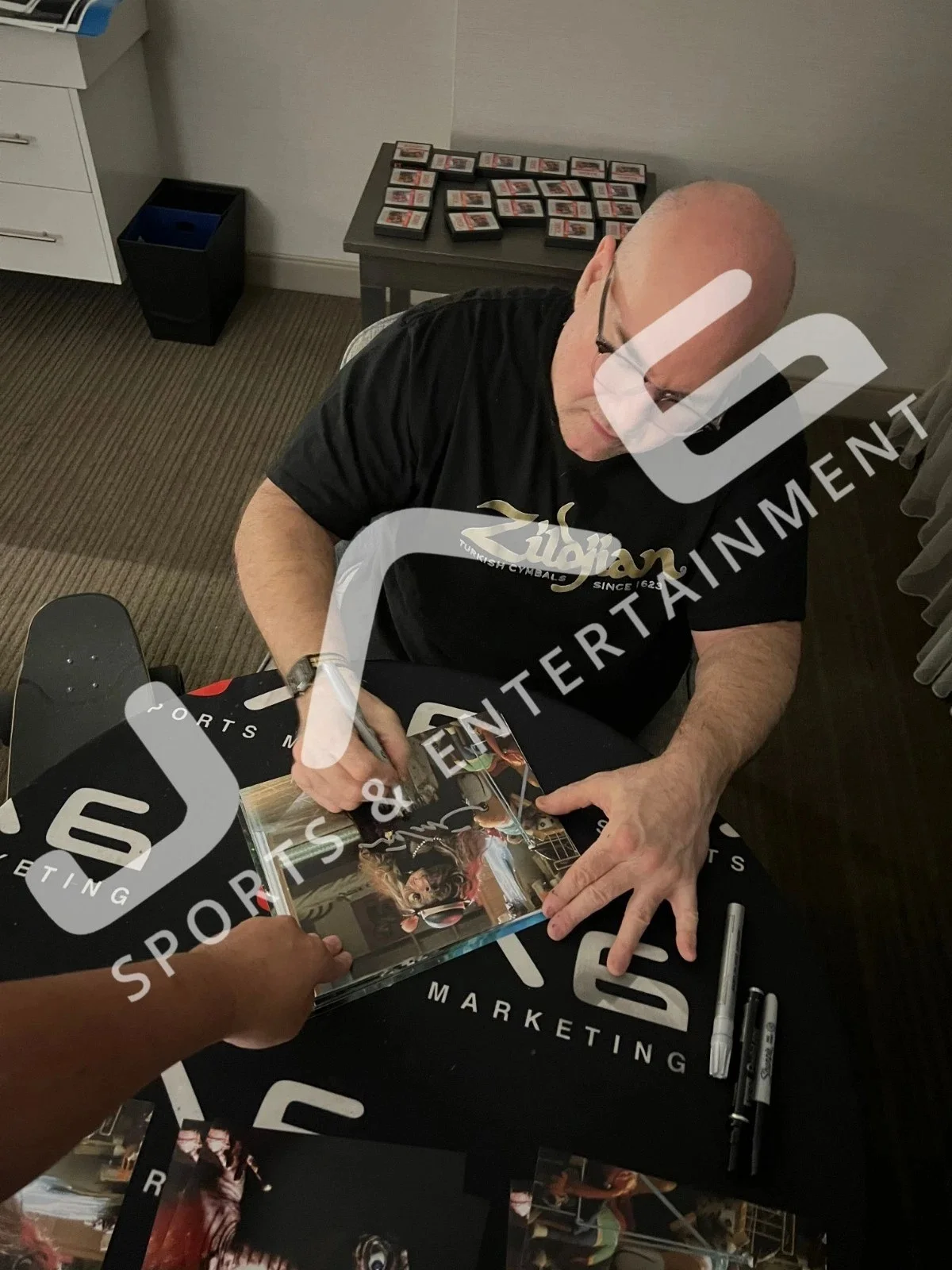 Matthew DeMeritt — Matthew DeMeritt autographed suede framed 8x10 photo & relic E.T JSA COA, изображение 4
