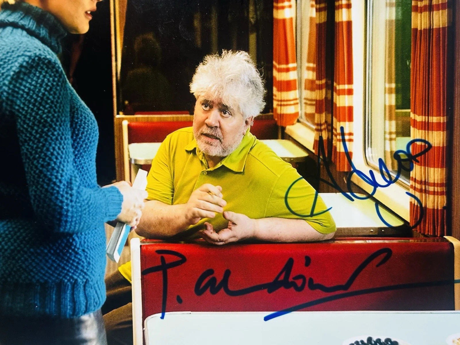 Pedro Almodovar, Adriana Ugarte — Pedro Almodovar & Adriana Ugarte signed Julieta 8x10 photo, изображение 2