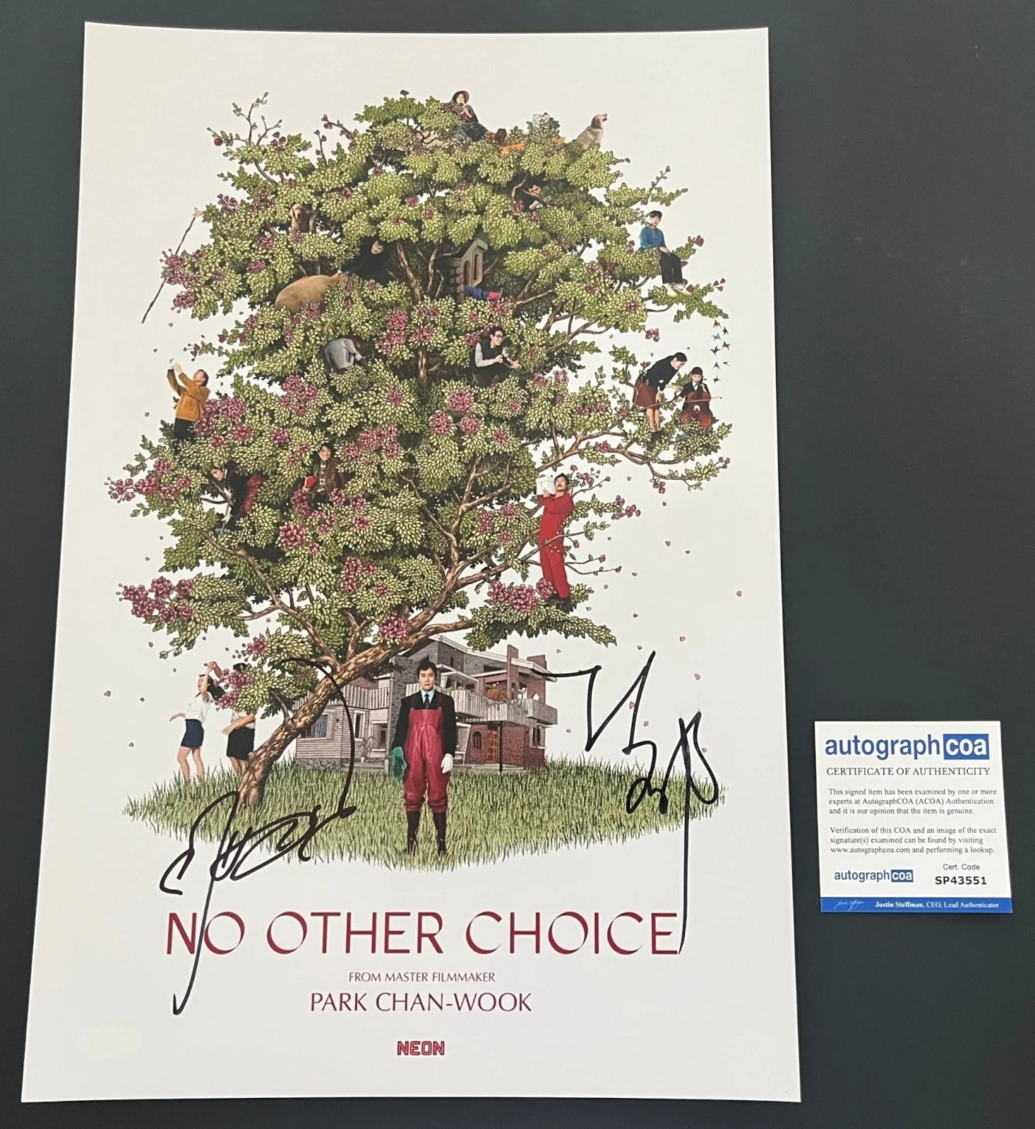 PARK CHAN-WOOK & LEE BYUNG-HUN SIGNED NO OTHER CHOICE 12x18 PHOTO w/PROOF & COA, изображение 3