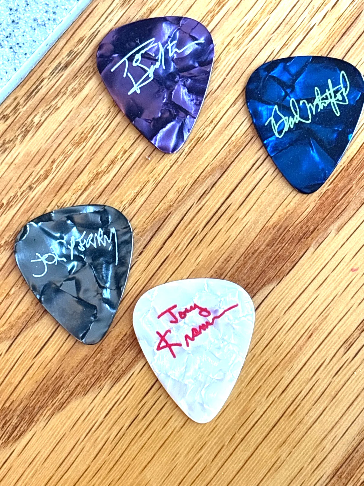 AEROSMITH - 2009 Lot of 4 Guitar Picks Perry Whitford Hamilton Kramer, image 2