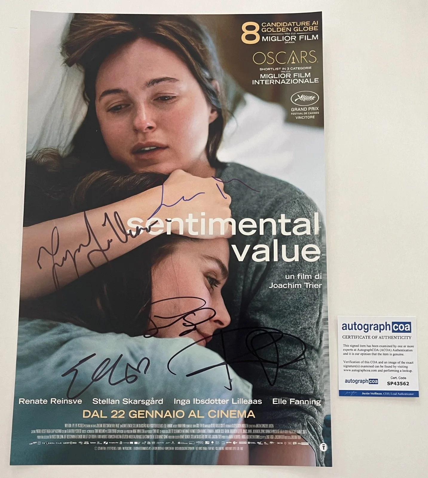 SENTIMENTAL VALUE CAST SIGNED 12x18 PHOTO ELLE FANNING +4 w/EXACT PROOF & COA, image 2
