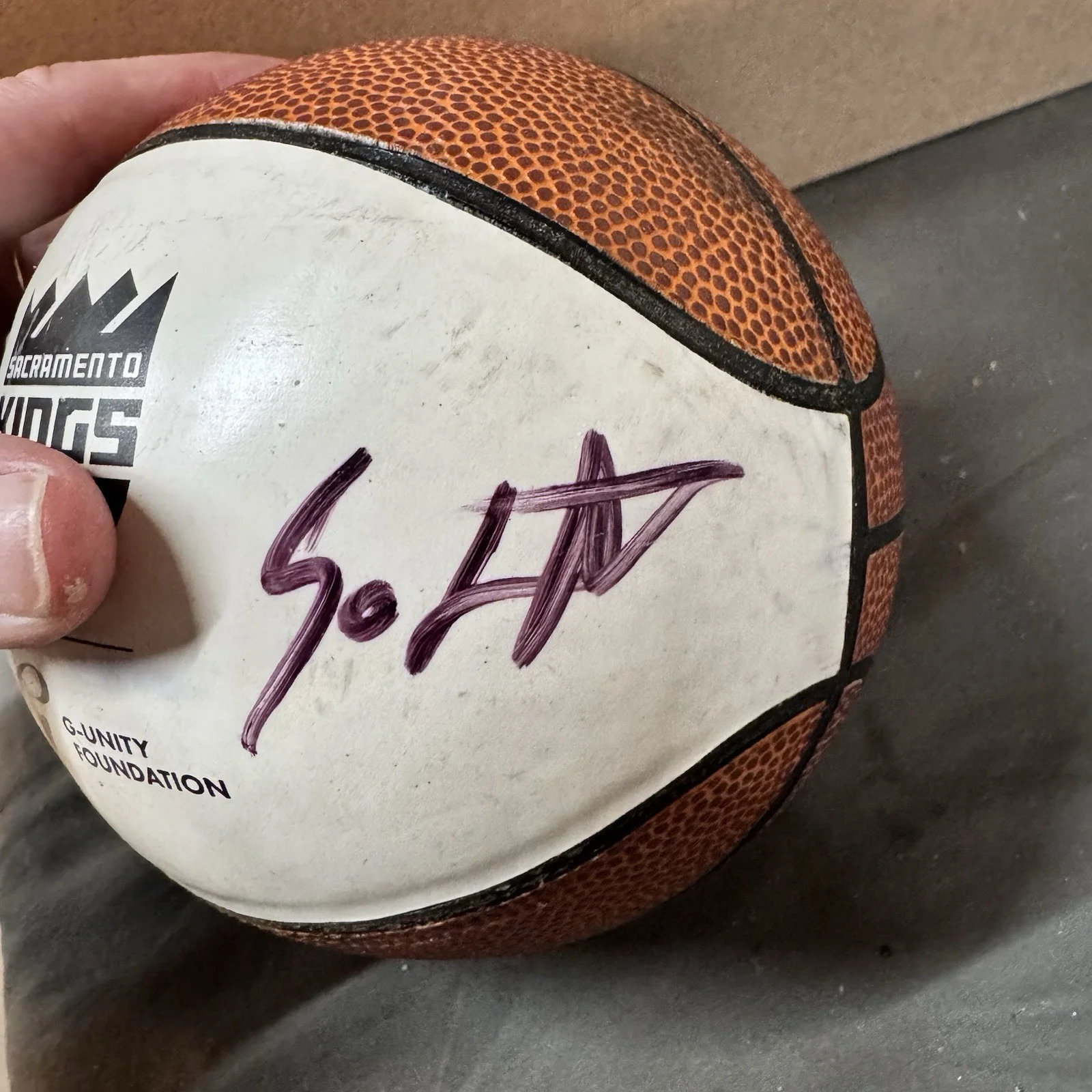 Vintage autographed Sacramento Kings miniature basketball 50 cent curtis Jackson, image 2