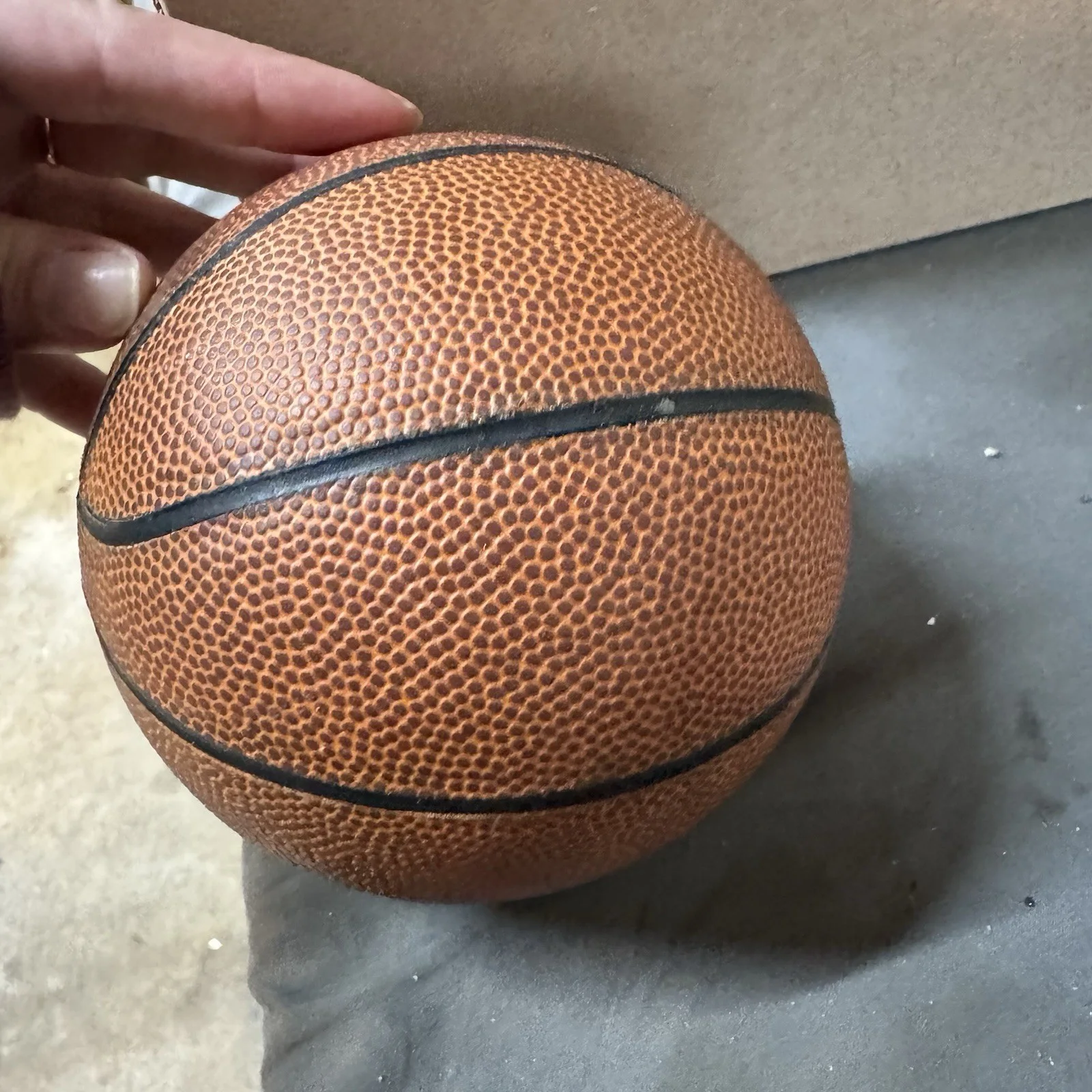 Vintage autographed Sacramento Kings miniature basketball 50 cent curtis Jackson, image 3