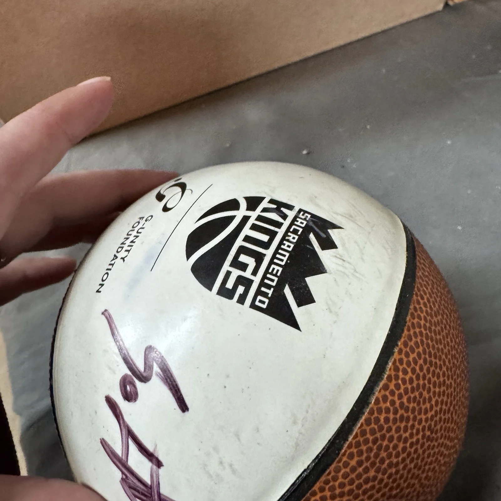 Vintage autographed Sacramento Kings miniature basketball 50 cent curtis Jackson, image 5