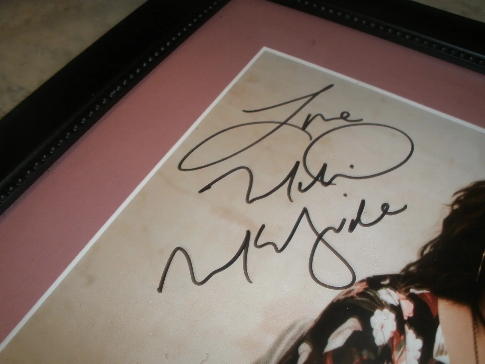 FRAMED AUTOGRAPHED PICTURE COUNTRY MUSIC SINGER MARTINA BCBRIDE, image 2