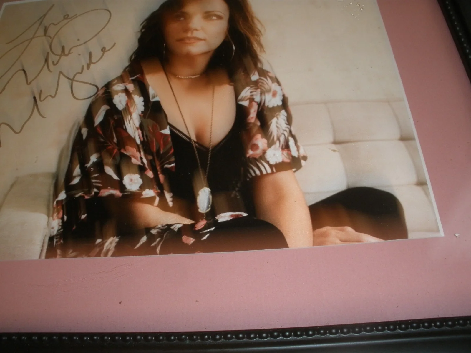 FRAMED AUTOGRAPHED PICTURE COUNTRY MUSIC SINGER MARTINA BCBRIDE, image 3