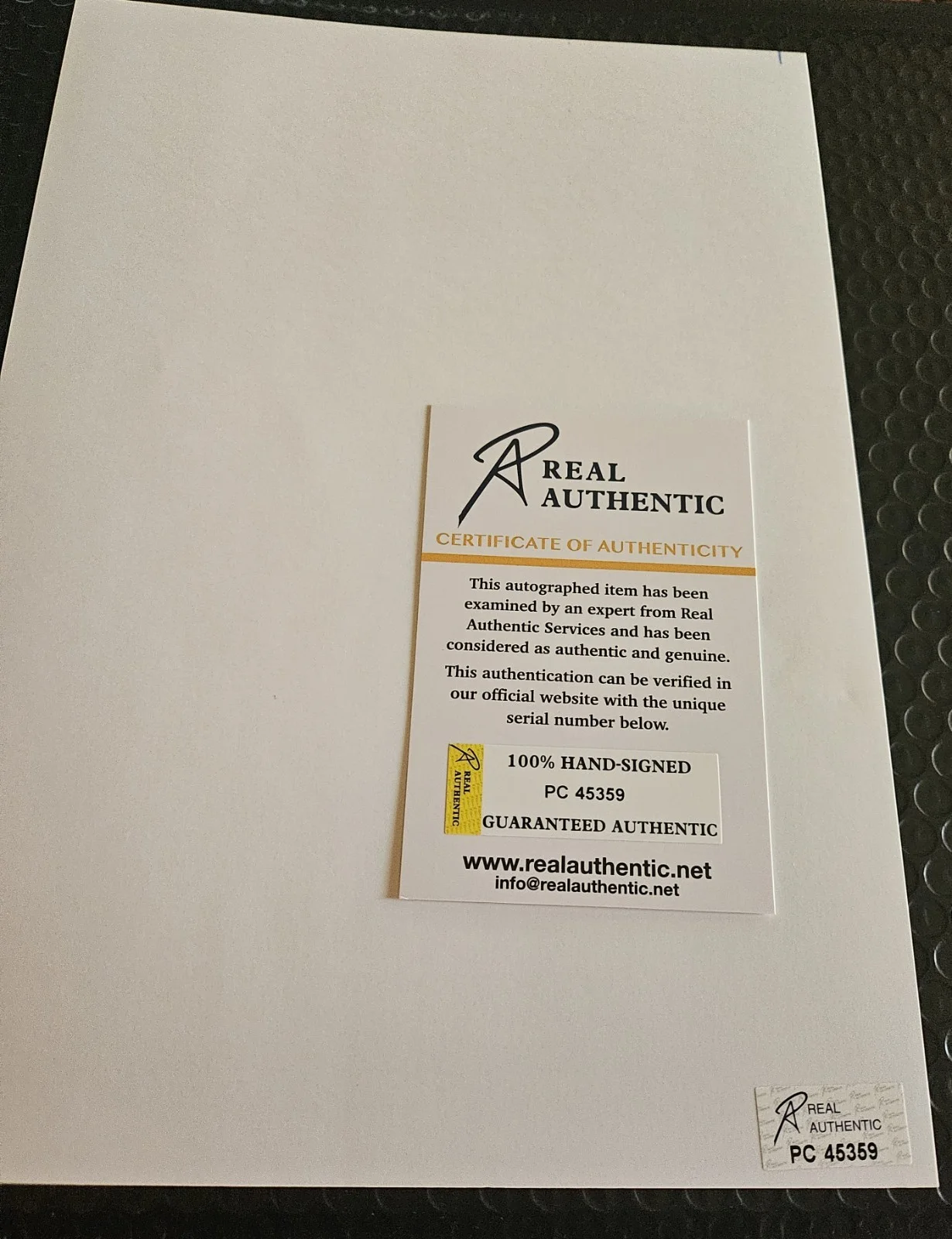 BULLET TRAIN- BRAD PITT, & 2 MORE ORIGINAL AUTOGRAPHS 9X12IN COA ✔️, изображение 3