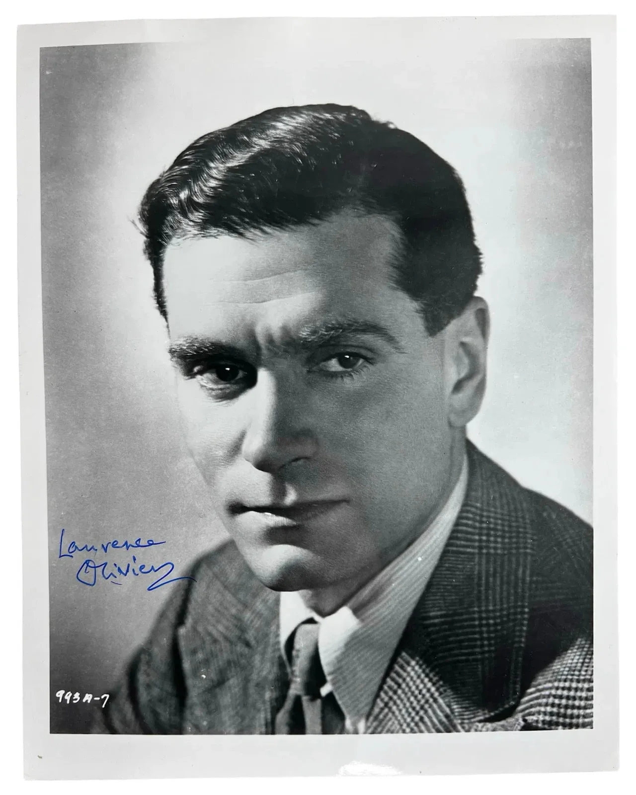 Laurence Olivier — Vintage Laurence Olivier Signed B & W Photo Legendary British Actor W/COA
