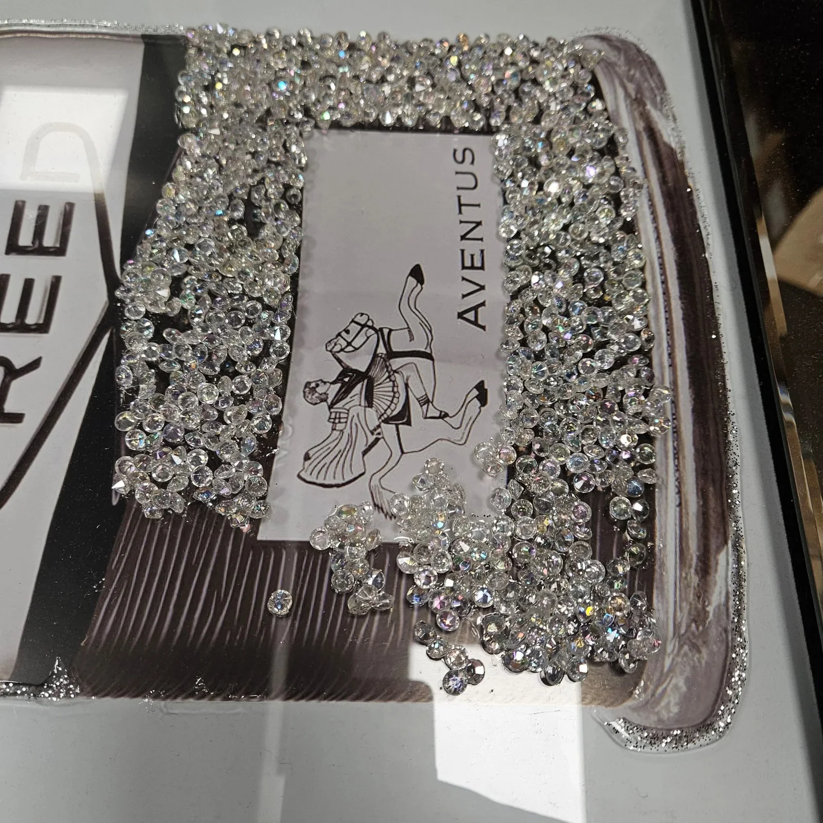 Creed Aventus Perfume Bottle Glass Diamond/Diamante Medium Wall Picture DAMAGED, изображение 2
