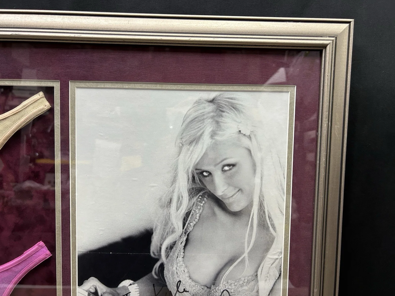 RARE Paris Hilton SIGNED AUTOGRAPHED Photo, Thongs, Hair Lock Plaque Frame, image 3