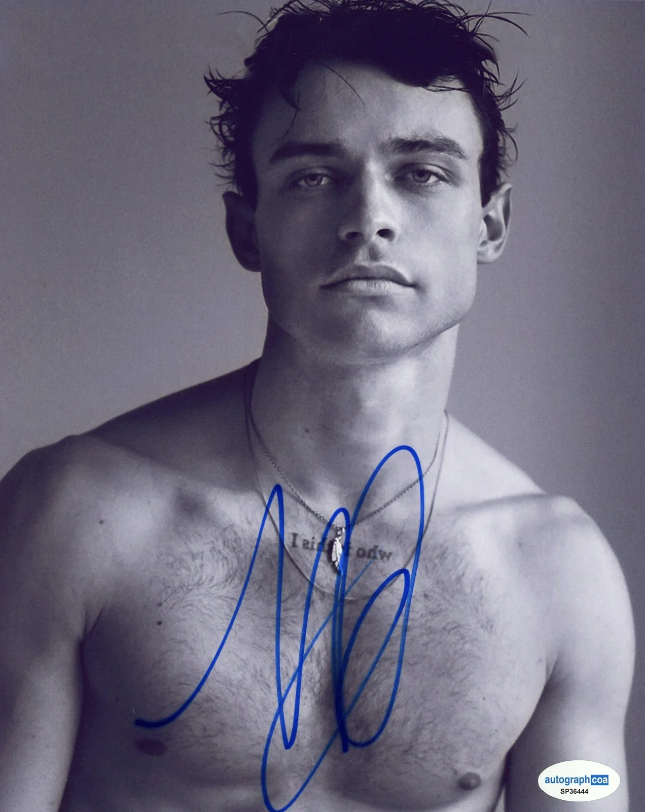 Thomas Doherty — Thomas Doherty "Gossip Girl" AUTOGRAPH Signed Shirtless 8x10 Photo ACOA, image 2
