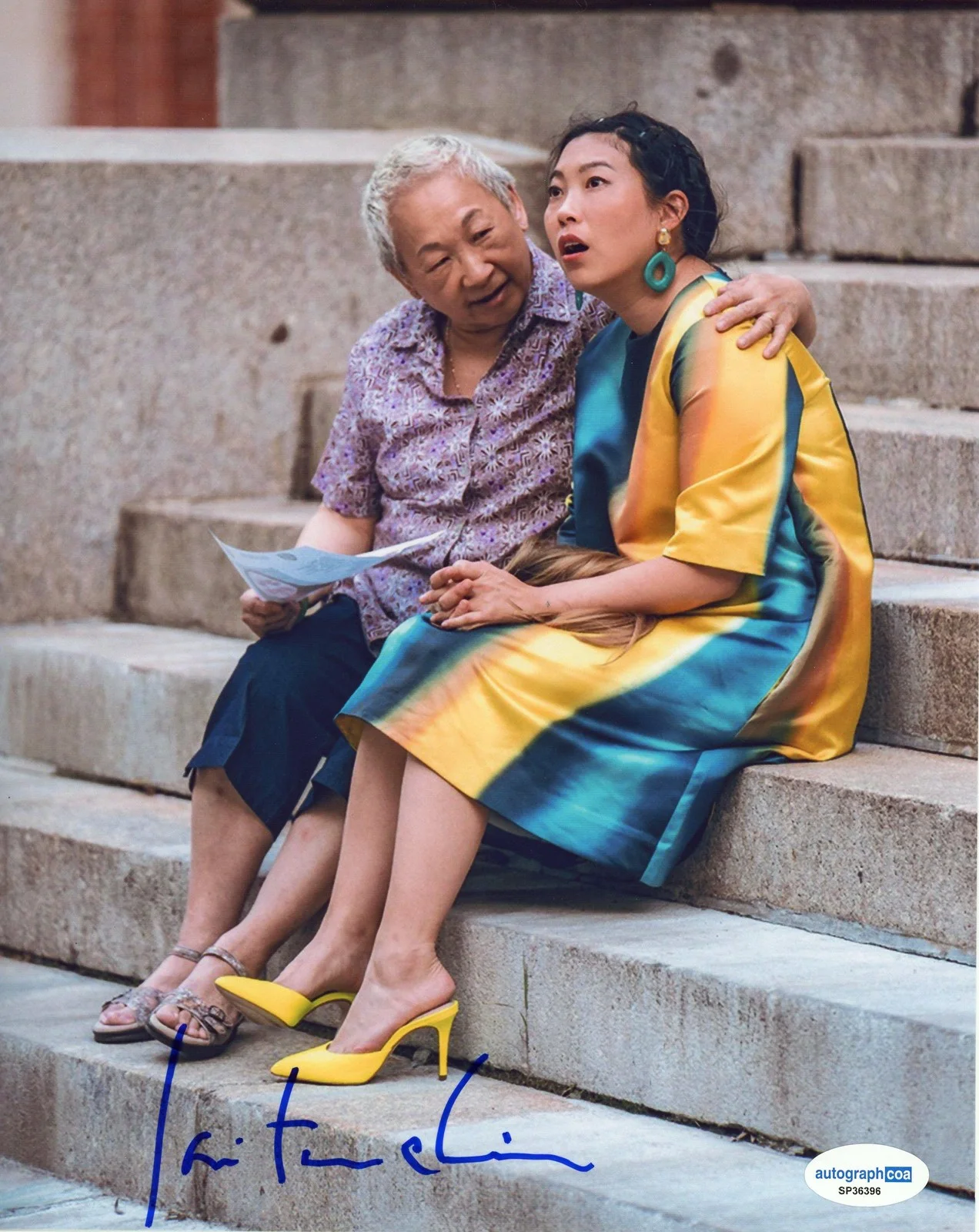 Lori Tan Chinn — Lori Tan Chinn "Awkwafina Is Nora from Queens" AUTOGRAPH Signed 8x10 Photo ACOA, изображение 2