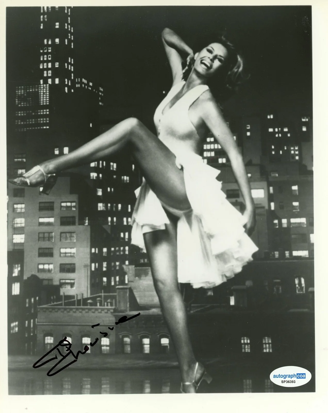 Cyd Charisse — Cyd Charisse "Singin' in the Rain" AUTOGRAPH Signed 8x10 Photo B ACOA, изображение 2