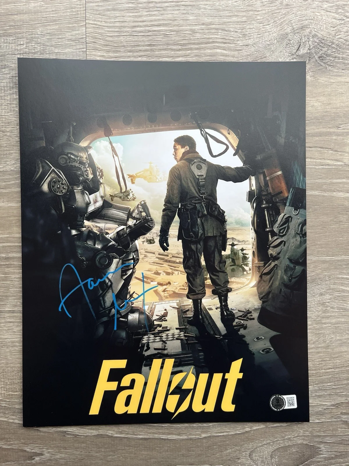 Aaron Moten — Aaron Moten Signed Fallout 11x14 Photo Beckett COA Maximus, изображение 2
