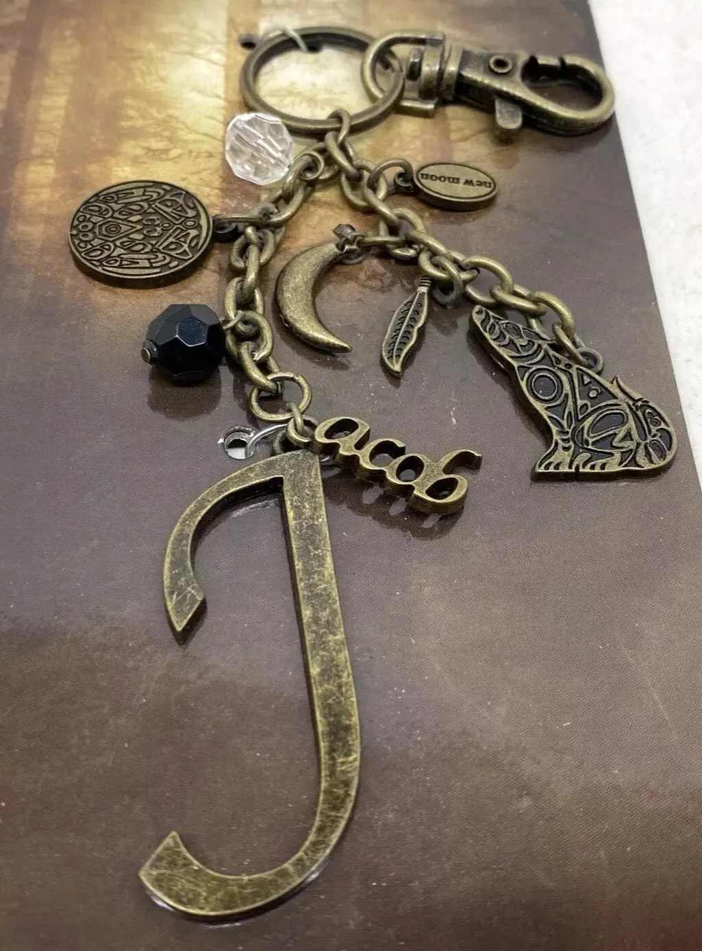 TWILIGHT SAGA NEW MOON BAG CLIP "C" WITH MYSTICAL CHARMS - MINT CARDED (002), image 3