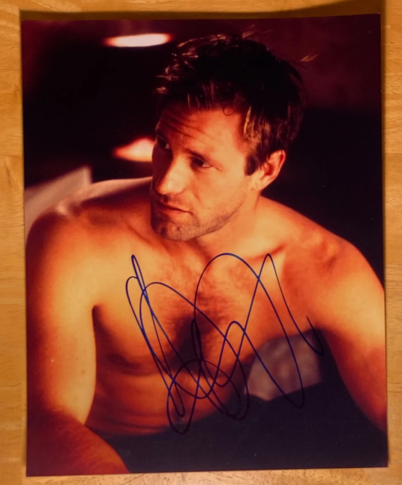 Hand SIGNED Aaron Eckhart 8x10 Shirtless Photo - Two Face (Batman), Ben Logan, e, image 2