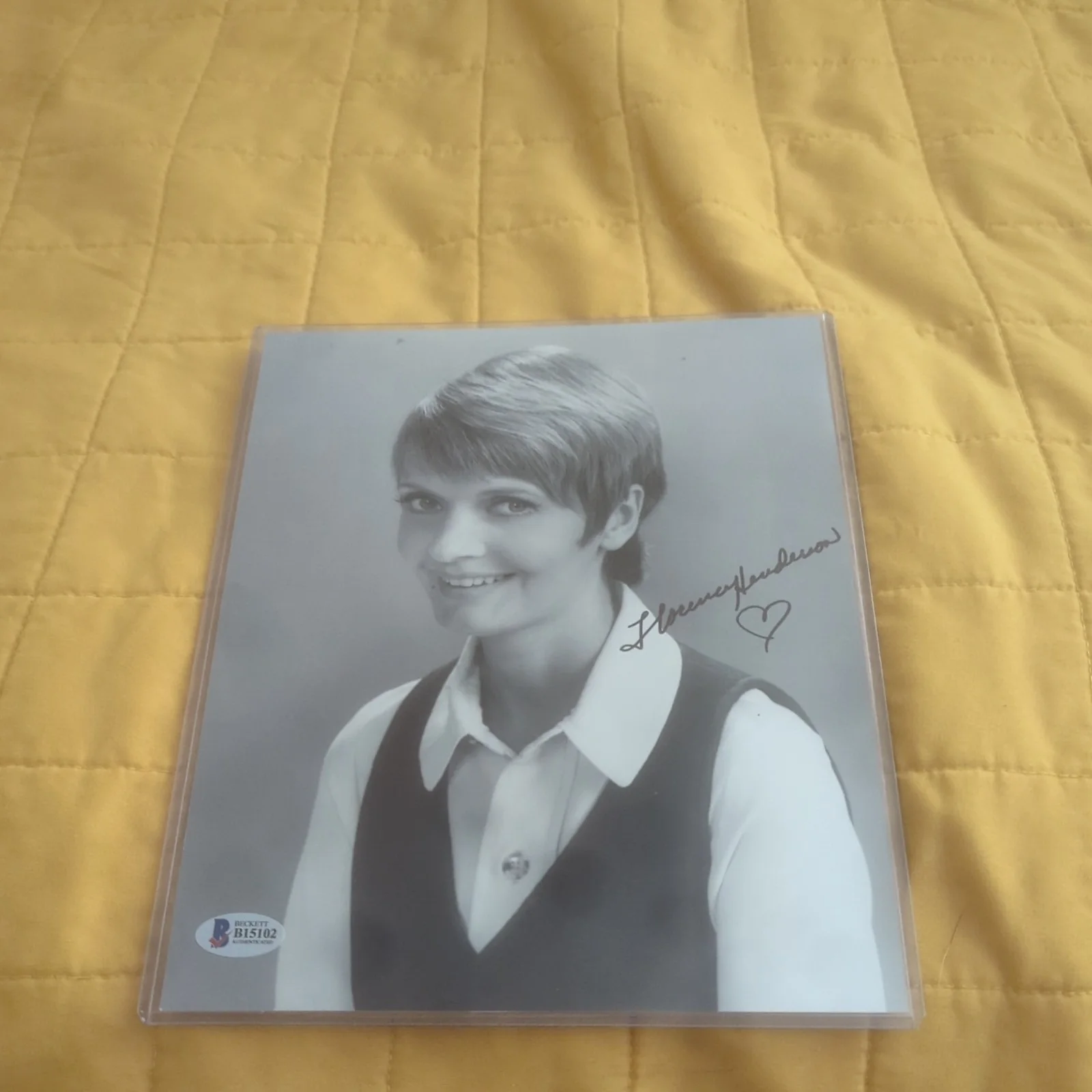 Florence Henderson — The Brady Bunch FLORENCE HENDERSON autographed 8x10 Beckett Certificate B15102
