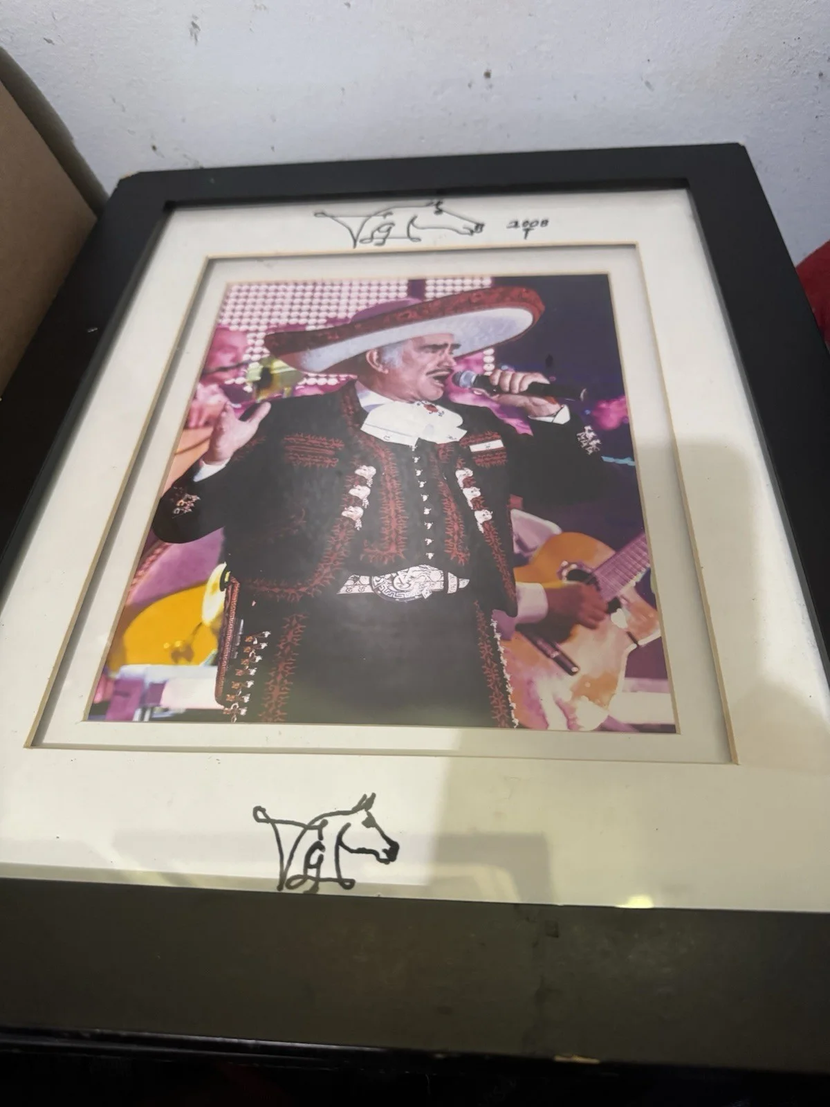 vicente fernandez — Vicente Fernandez Hand Autographed Picture Frame 2008, image 3