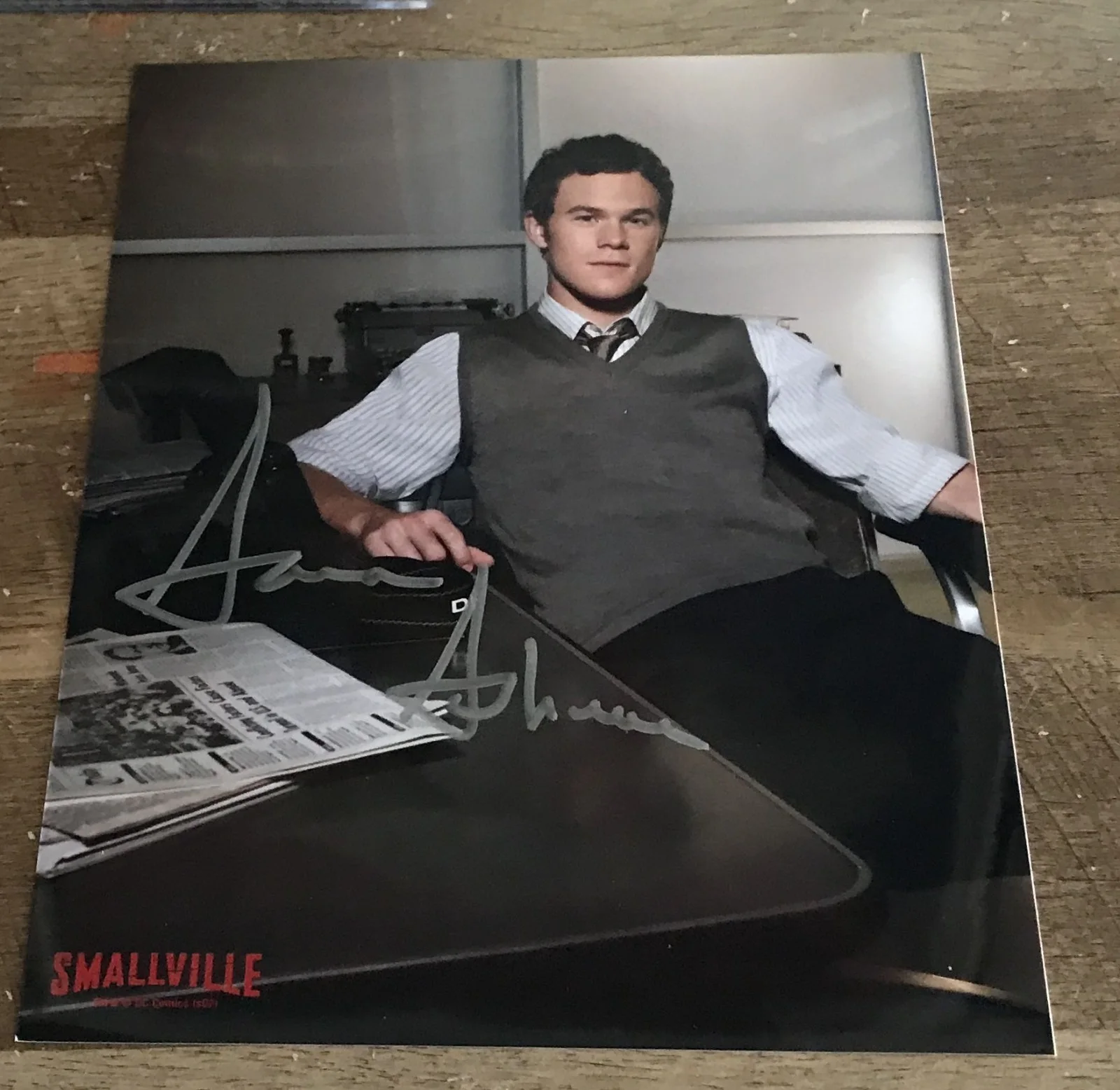 Aaron Ashmore — ORIG SIGNED AARON ASHMORE SMALLVILLE JIMMY OLSEN SIGNED 8x10 COLOR PHOTO W/COA, изображение 3