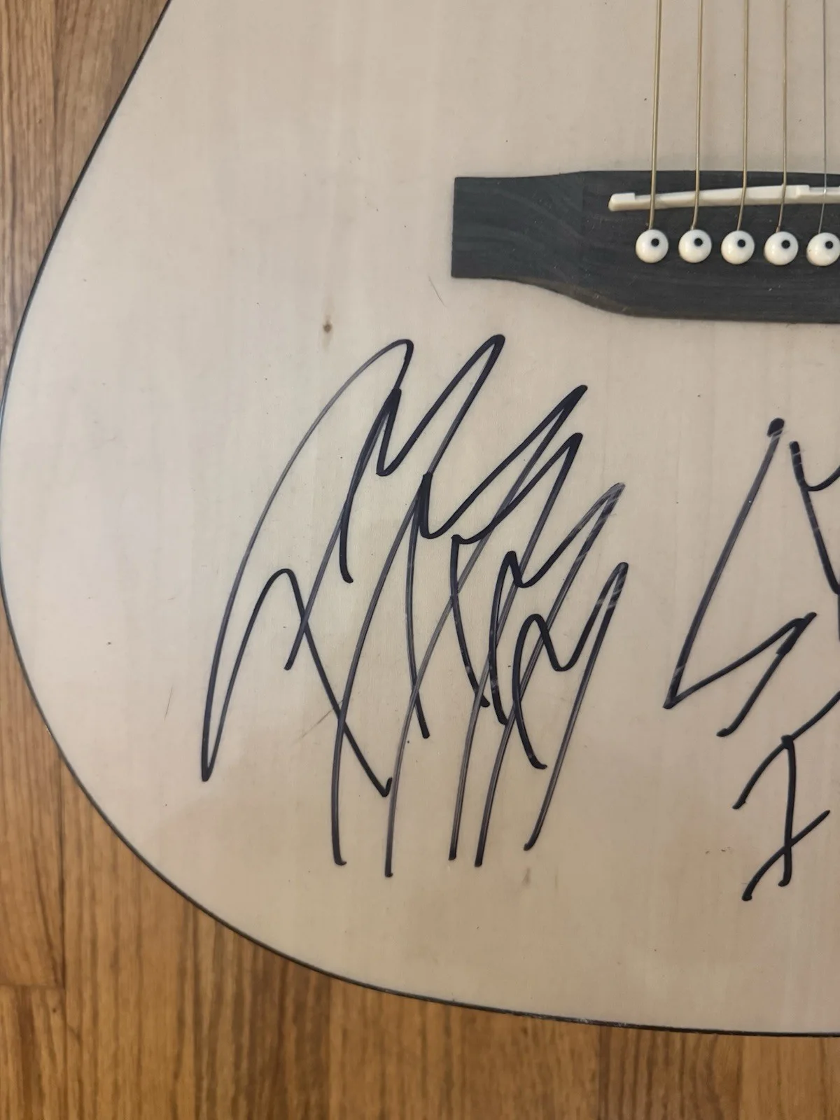 POST MALONE MORGAN WALLEN DUAL SIGNED AUTOGRAPH GUITAR I HAD SOME HELP BAS COA, image 3