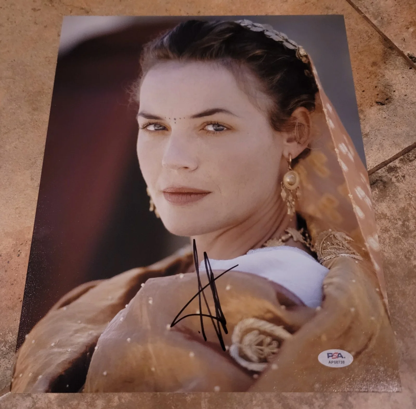Connie Nielsen — Connie Nielsen signed 11x14 Photo PSA DNA Autograph Gladiator
