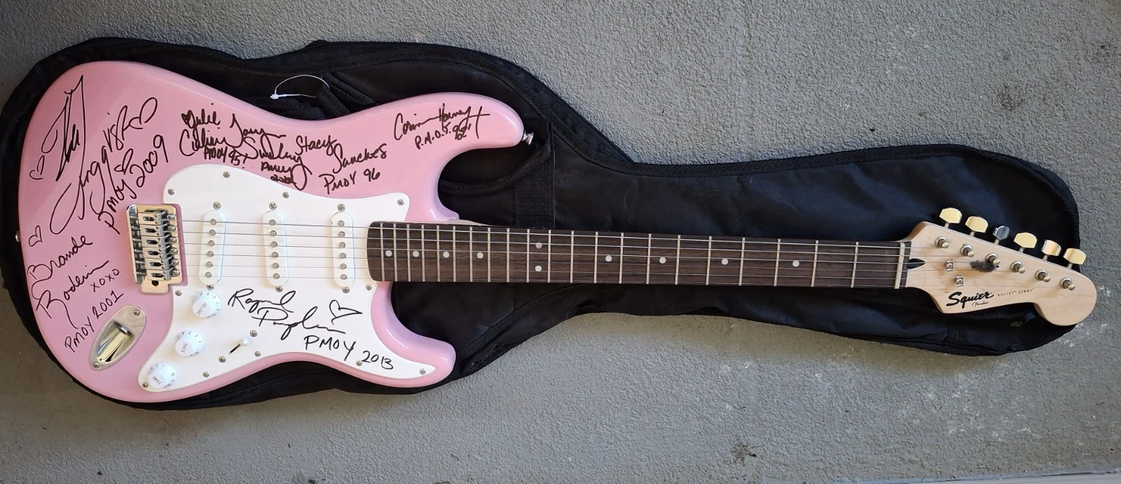 Brande Roderick + Stacy Sanches + 5 PLAYBOY PLAYMATES of the YEAR Signed GUITAR, изображение 2