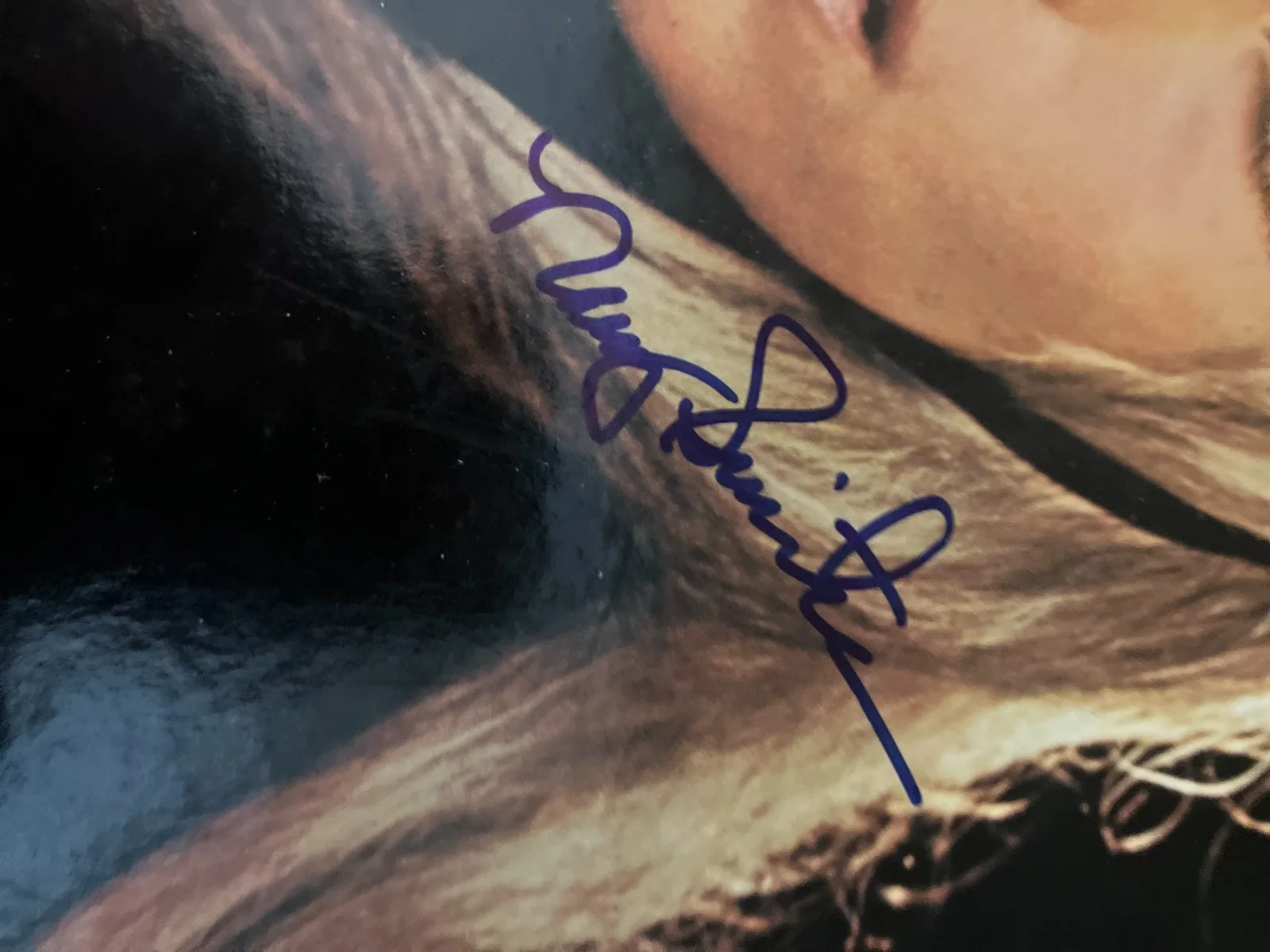 NANCY SINATRA SIGNED AUTOGRAPHED ALBUM COVER WITH PSA/DNA LOA, изображение 2