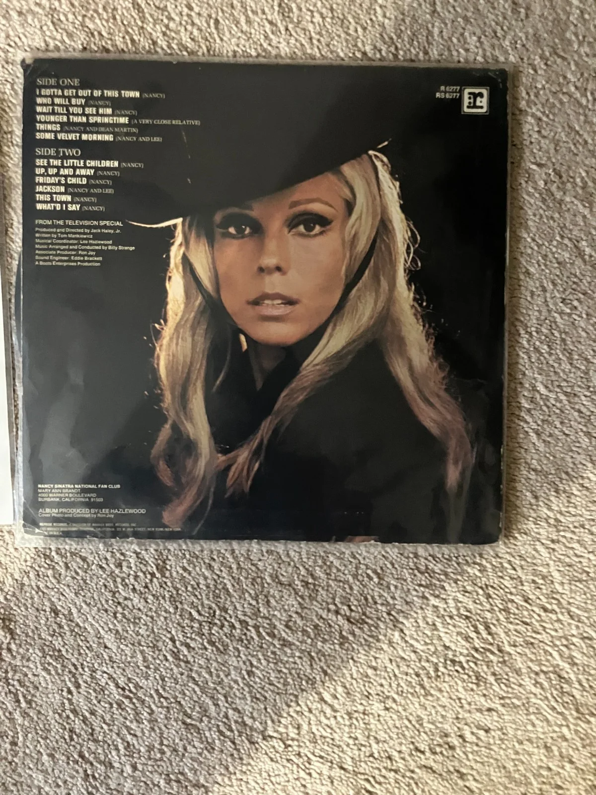 NANCY SINATRA SIGNED AUTOGRAPHED ALBUM COVER WITH PSA/DNA LOA, изображение 4