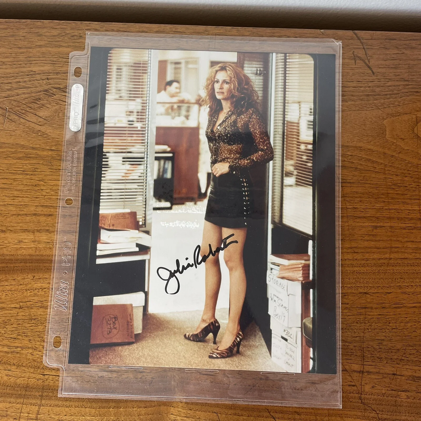 Julia Roberts — Vintage Autographed Julia Roberts Erin Brockovich Color Photograph, Best Actress, изображение 2
