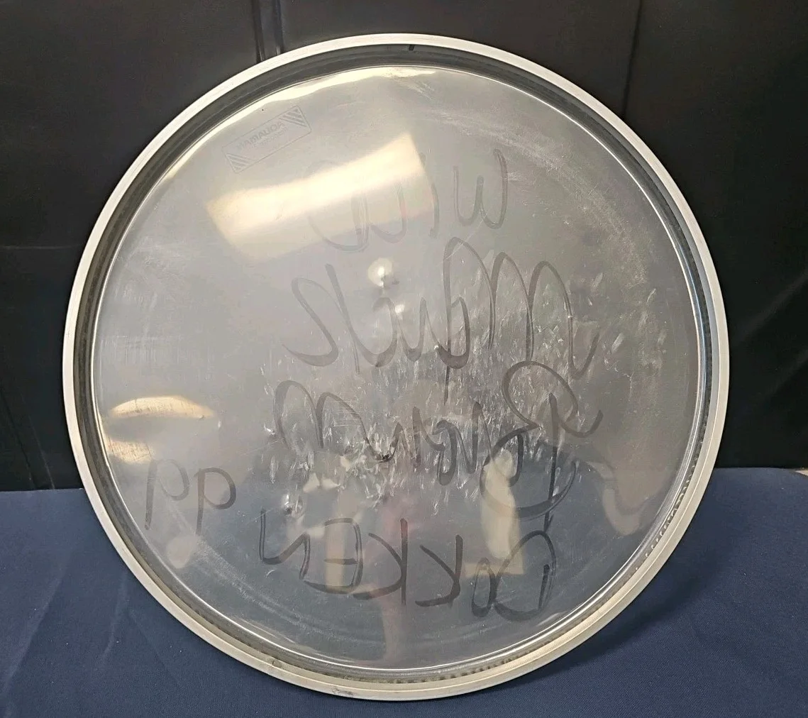MICK BROWN "DOKKEN" SIGNED DRUMHEAD WITH INSCRIPTION CONCERT USED 1999, изображение 2