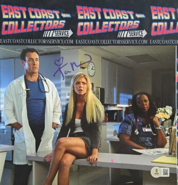 Tara Reid — TARA REID AUTOGRAPHED PHOTO SCRUBS BECKETT COA HOLOGRAM SEXY MODEL