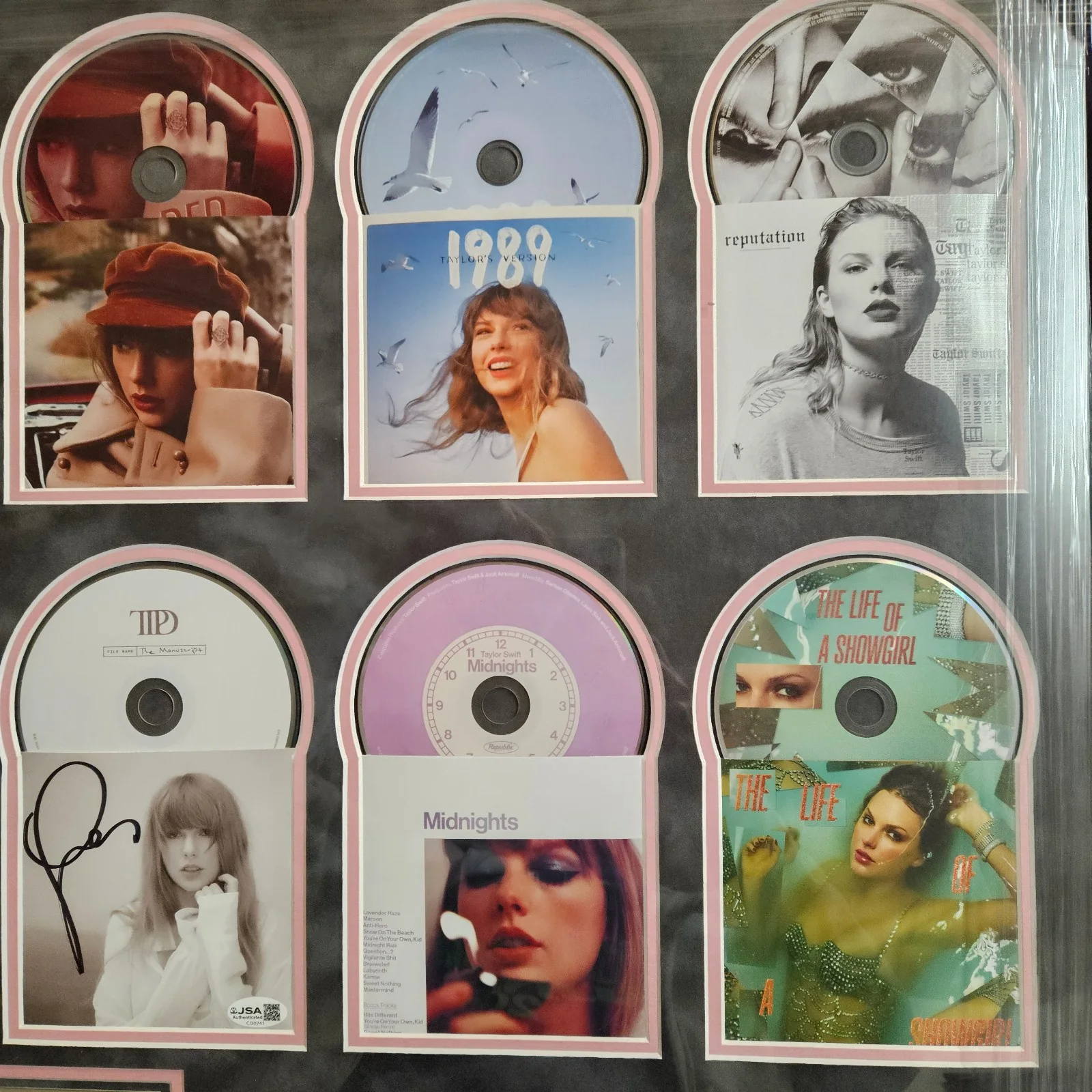 Taylor Swift Autographed All 12 CD Albums Framed JSA Signed Life of a Showgirl, изображение 5