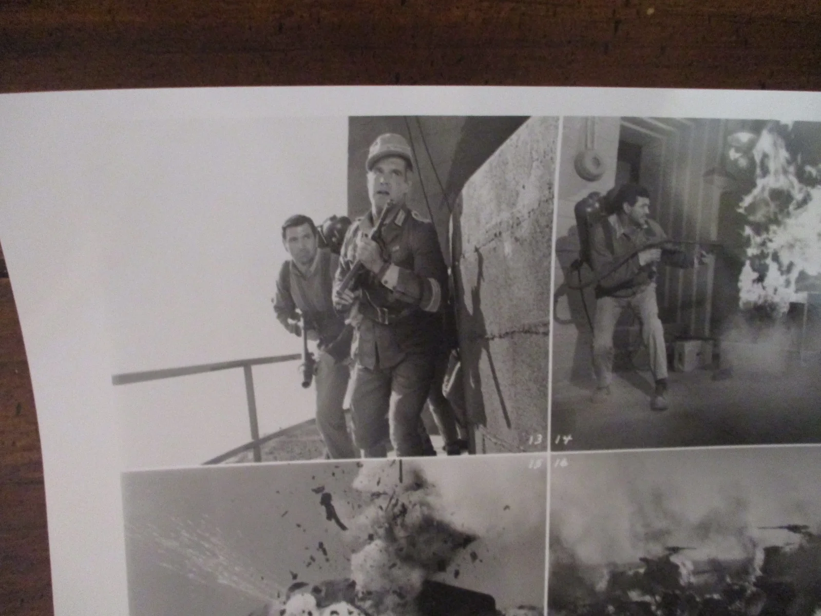 George Peppard/Rock Hudson("TOBRUK")1994 10 x 8 Glossy Black & White Press Photo, изображение 2