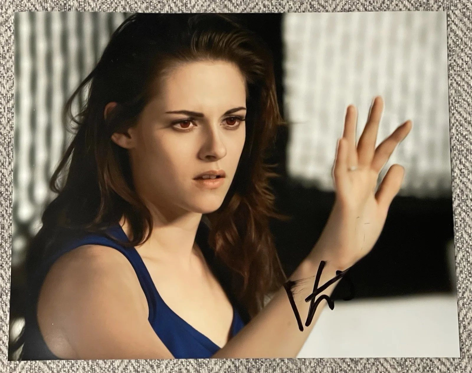 Kristen Stewart — Kristen Stewart Twilight Bella Swan Signed 8x10 Photo w/Proof