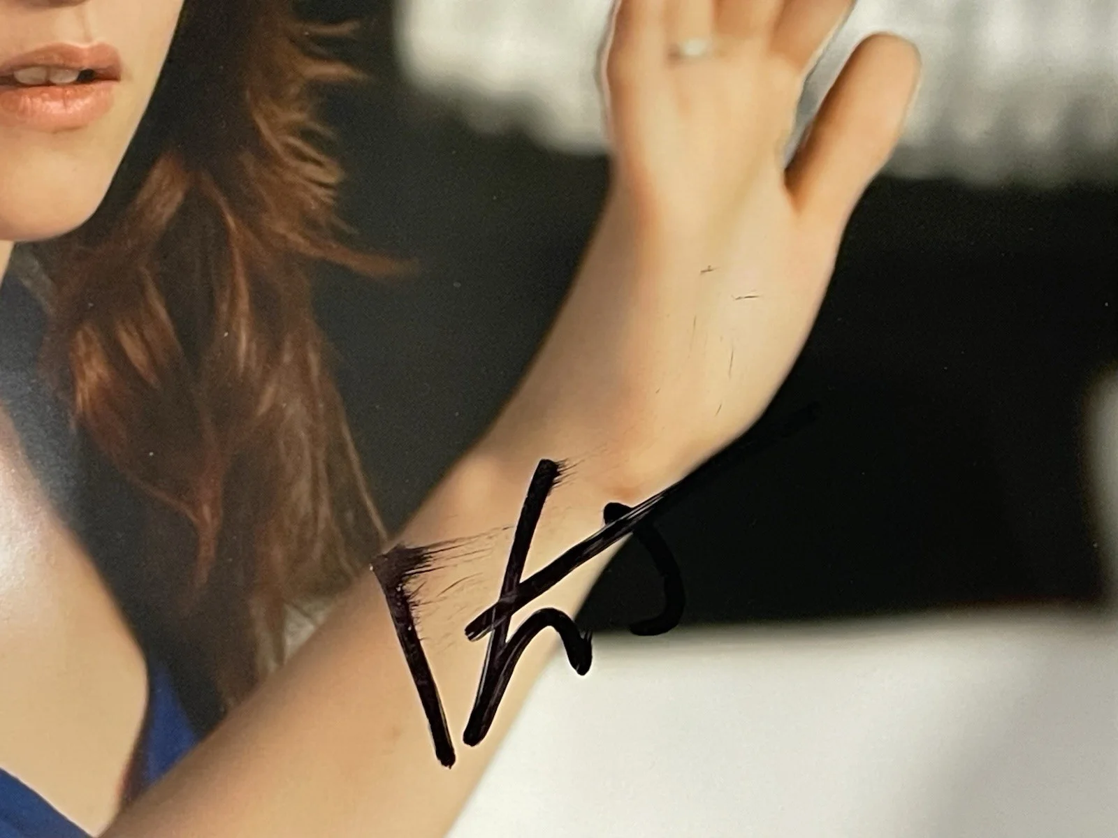 Kristen Stewart — Kristen Stewart Twilight Bella Swan Signed 8x10 Photo w/Proof, изображение 2