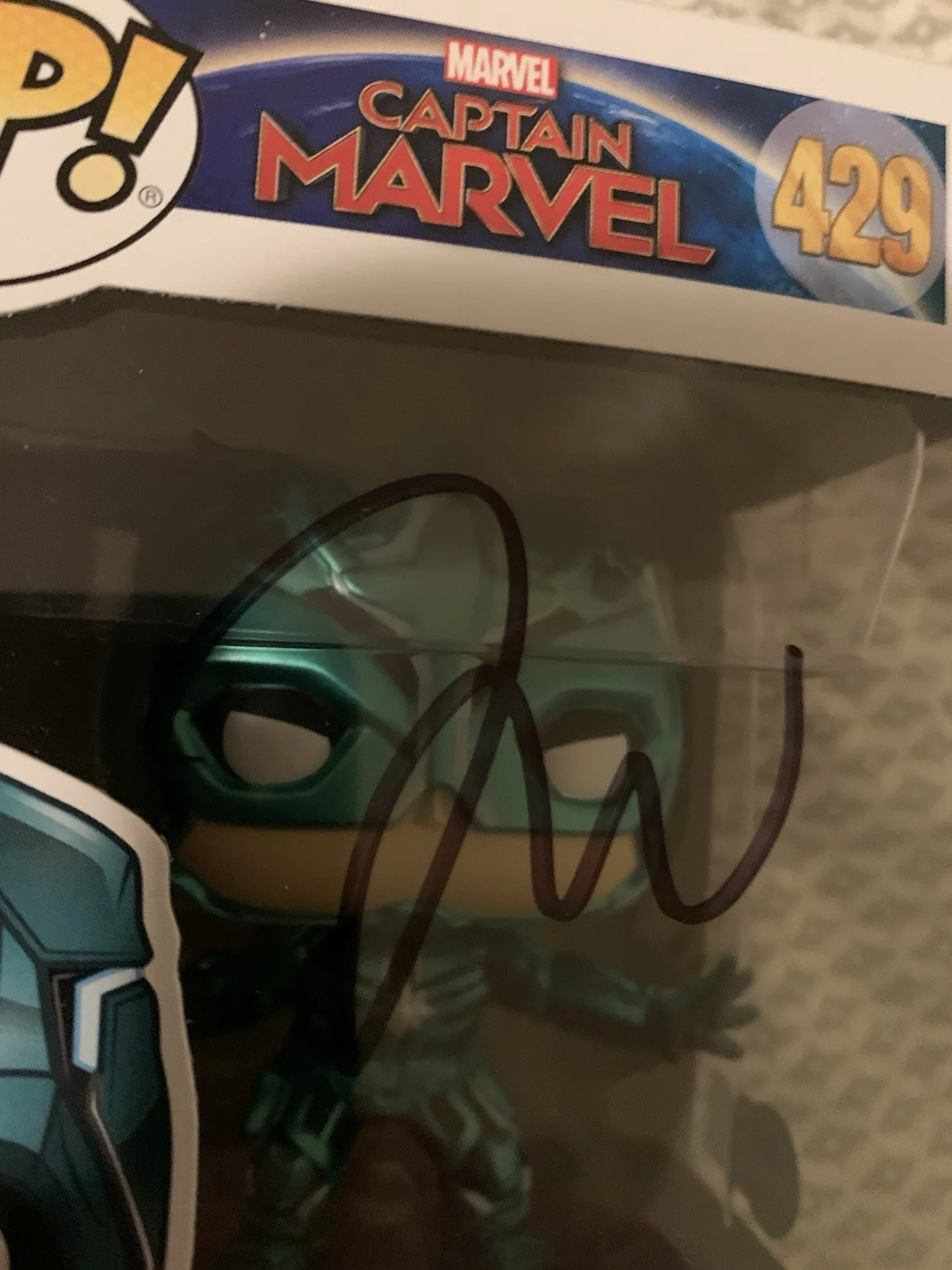 Jude Law — Jude Law Signed Yon-Rogg Funko Captain Marvel 429 Authentic Autograph Beckett, изображение 2