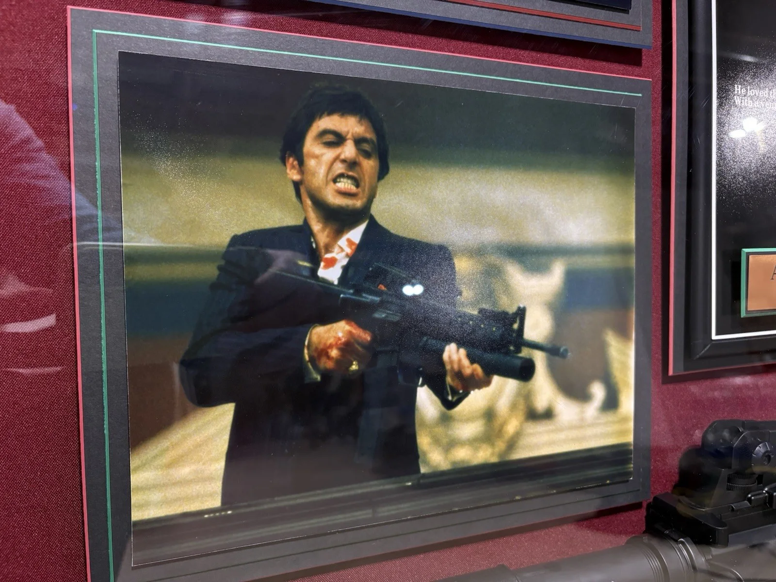 Al Pacino — SCARFACE Signed Shadowbox Display with Prop 46 1/4 x 39 1/4 AL PACINO Autograph, image 4