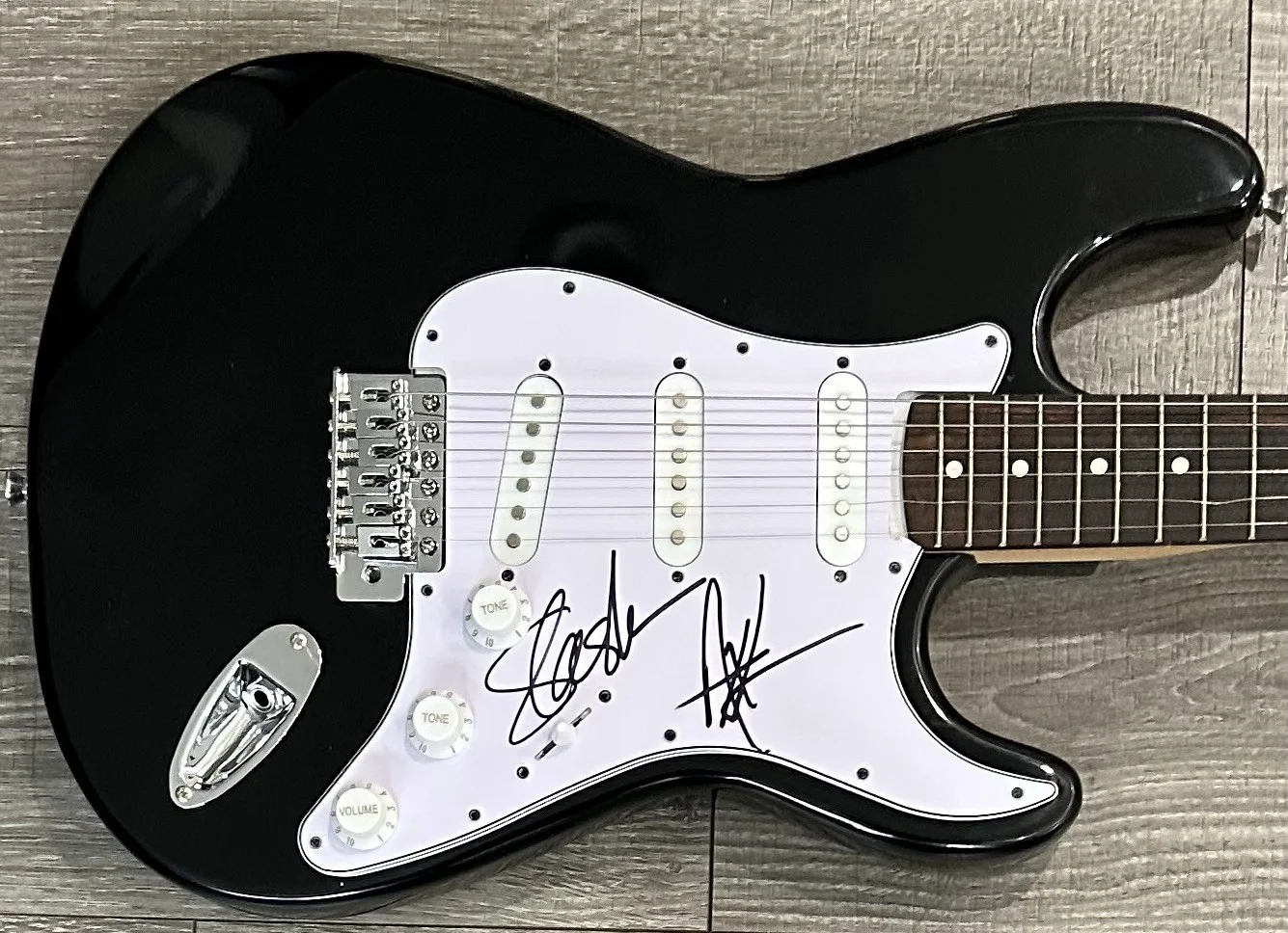 Guns N Roses Signed Guitar Axl & Slash Autograph Guitar Axl Slash Signed Guitar, изображение 2