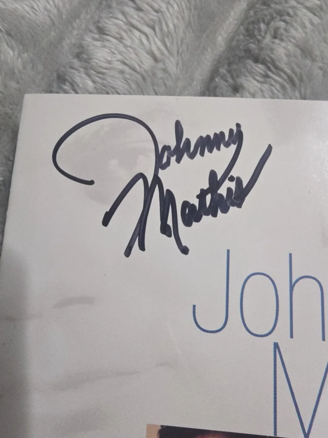 JOHNNY MATHIS The Ultimate Hits SIGNED AUTOGRAPHED auto Booklet, image 2
