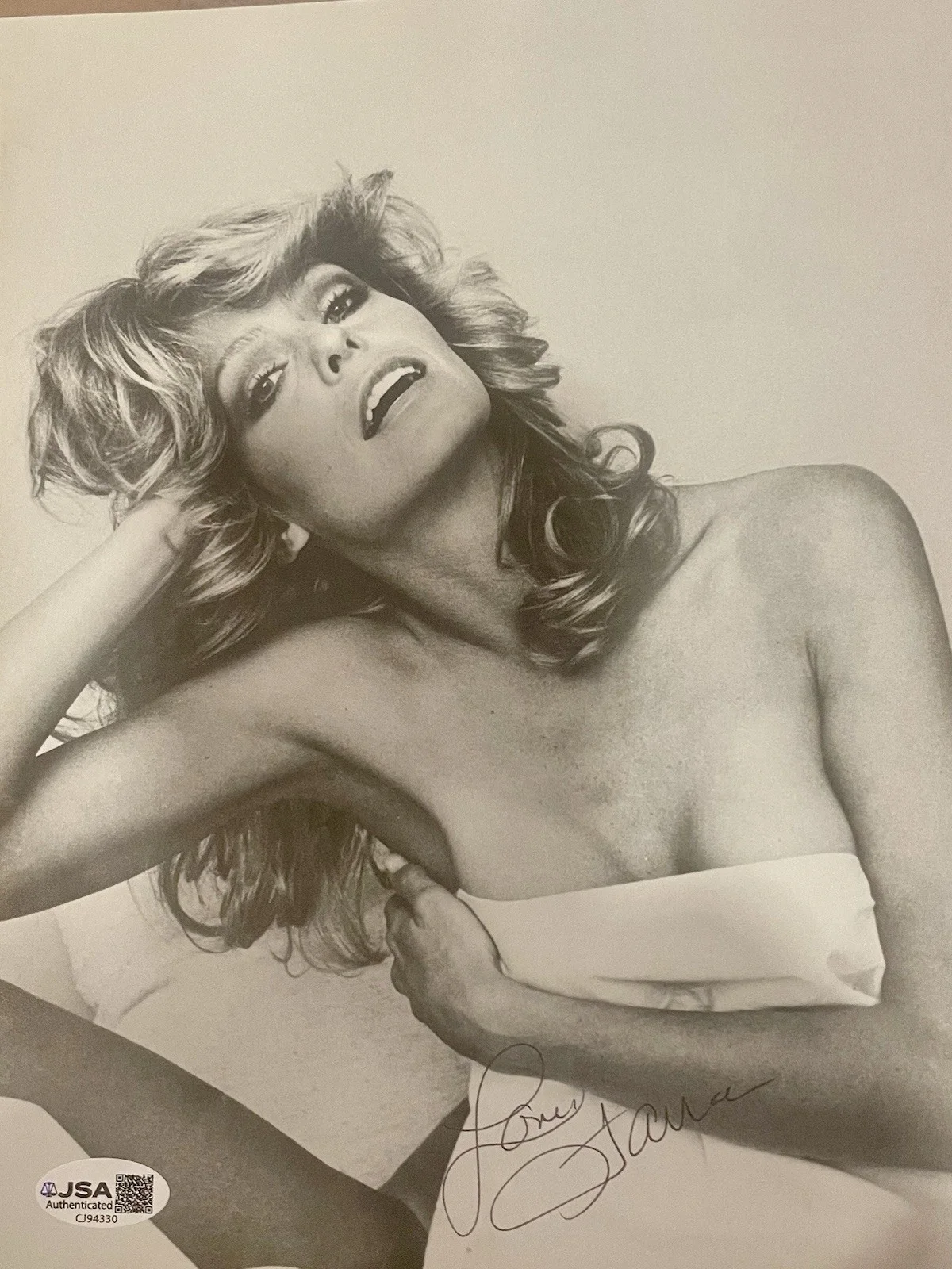 Farrah Fawcett — Farrah Faucett “Charley’s Angels”Signed Photo from magazine 8x10 JSA Certified